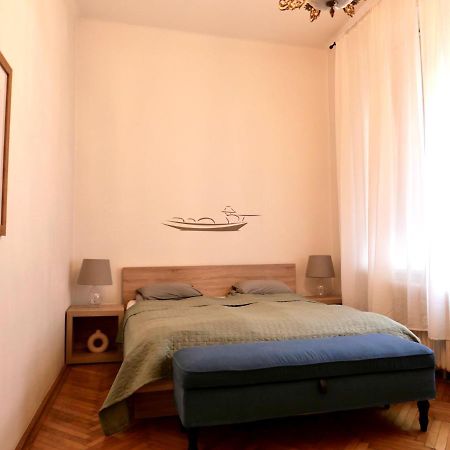 Contemporary City Apartment Vaci Utca Budapest Exterior photo